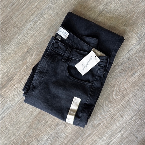 Women's Black Jeans - Picture 6 of 6